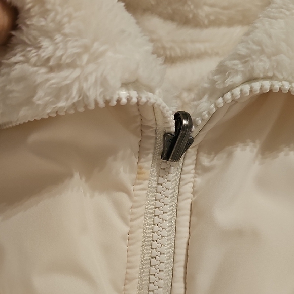 The North Face Women's Off-White Puffer Jacket - Picture 5 of 5